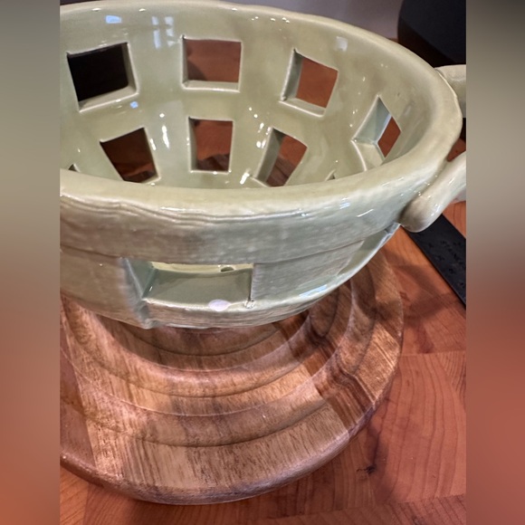 Mudpie ceramic colander/strainer, celery green! - Picture 4 of 7